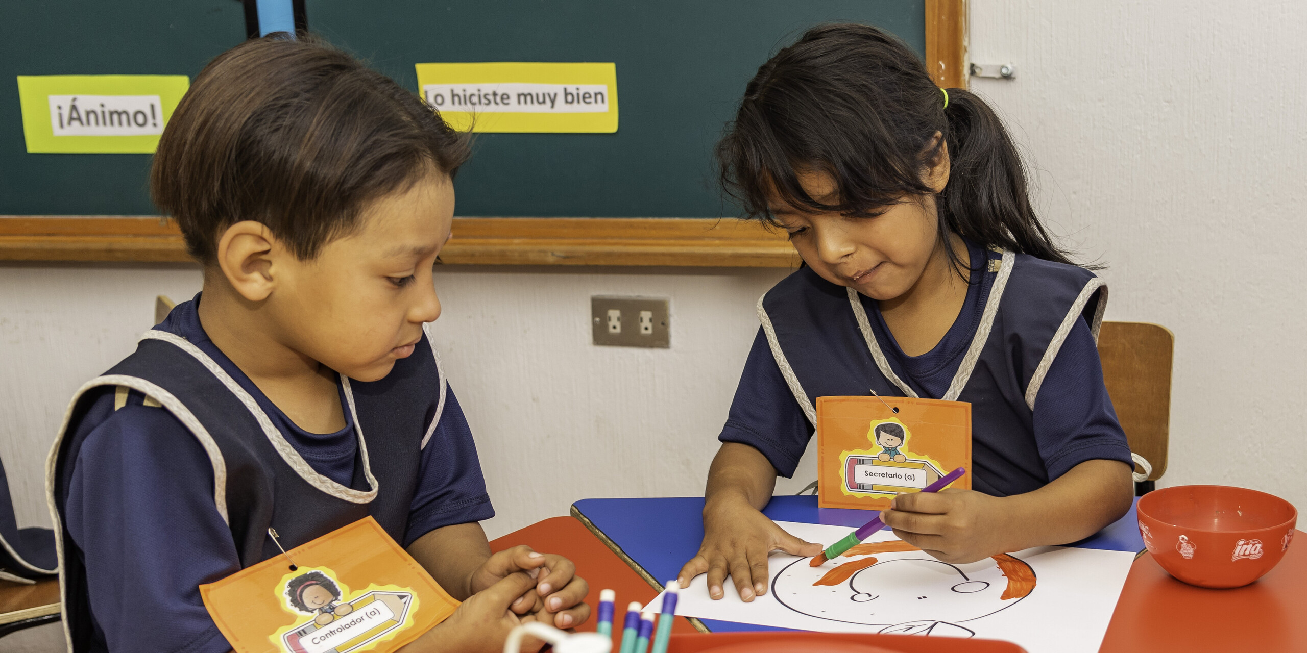 Vorschulkinder lernen im Klassenzimmer